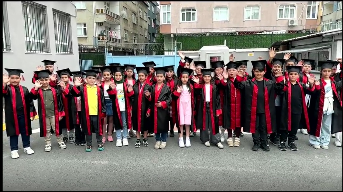  4. Sınıf Öğrencilerimiz Mezuniyet Coşkusunu Yaşadı! 